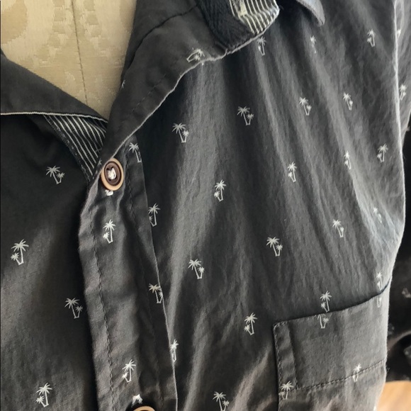 Men’s button down - Picture 2 of 2